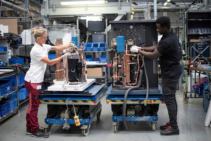 Fertigung des Kältekreises bei Stiebel Eltron in Holzminden.