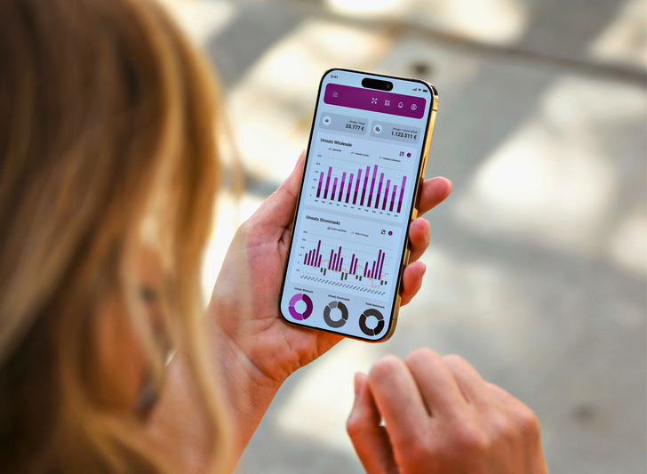 Die neue Tesvolt-Tochter bietet Energiehandel bereits ab 100 Kilowattstunden.