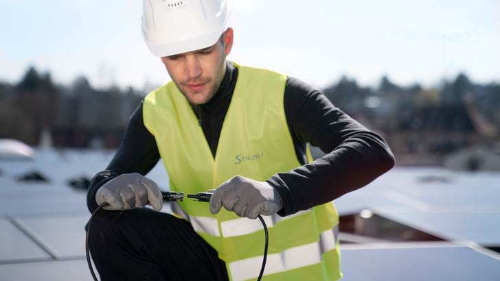 Als kleinste Komponente im System haben DC-Steckverbinder großen Einfluss auf die Zuverlässigkeit der Anlage.