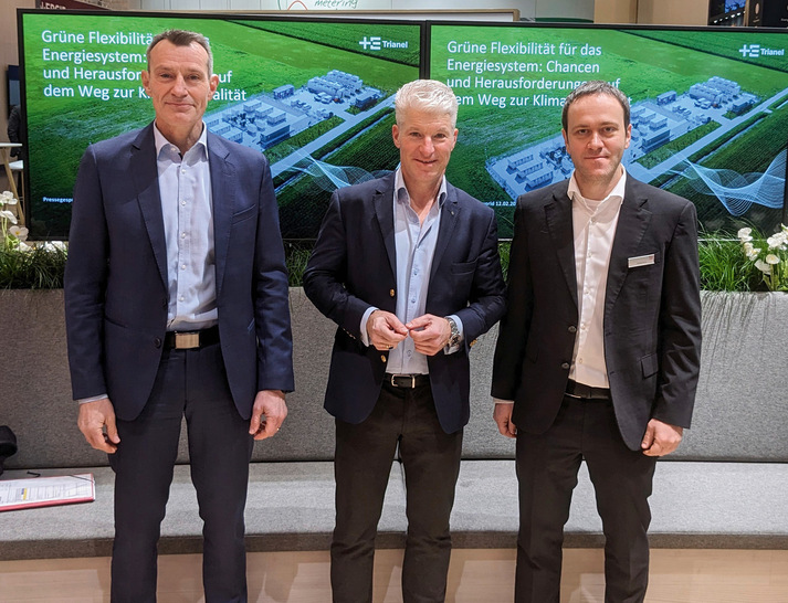 Klaus Horstick (links), Verantwortlicher für Flexibilisierung bei Trianel und Geschäftsführer des Wasserstoffzentrums Hamm, Sven Becker, Sprecher der Geschäftsführung bei Trianel (Mitte), und Bastian Wurm, Bereichsleiter Dezentrale Energiesysteme bei Trianel