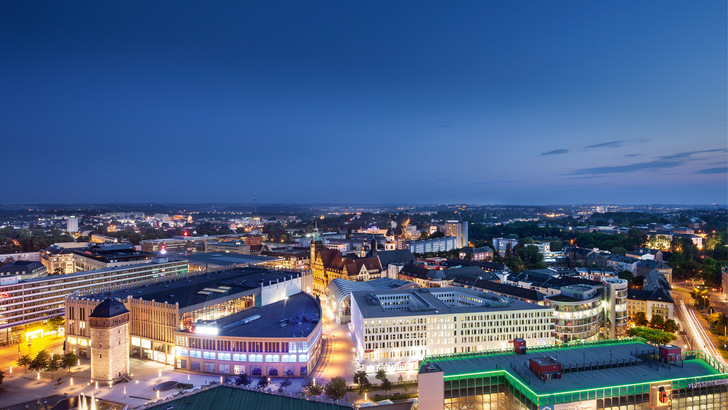 Wegen Rauch- und Schmutzentwicklung während der Industrialisierung erhielt Chemnitz den Beinamen Sächsisches Manchester. Jetzt ist die Stadt eine vorbildliche Klimaschutzkommune.