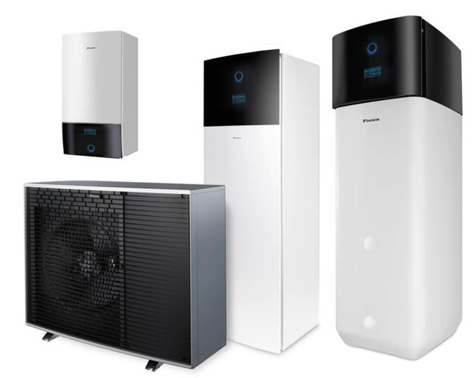 Für die Wärmepumpe Altherma 4 H gibt es drei Innengeräte: ein Kombi-Standgerät mit Wärmespeicher, ein Standgerät mit integriertem Trinkwasserspeicher sowie ein Wandgerät.