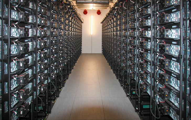 In Zukunft werden viele Speicher gebraucht. Doch nur clever gesteuert werden sie zur Stütze für das Energiesystem und wirtschaftlich für die Betreiber.