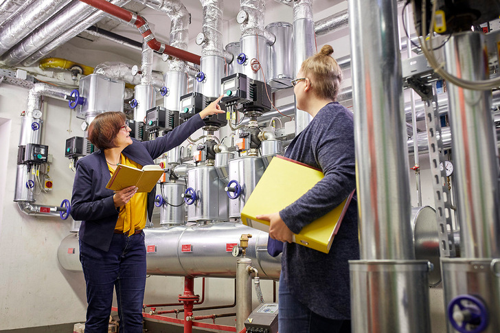 Viele Gemeindevertreter und kommunale Mitarbeiter brauchen Unterstützung, um Energiewendeprojekte anzustoßen und zu realisieren. Hier die Heizzentrale einer Schule in Baden-Württemberg.