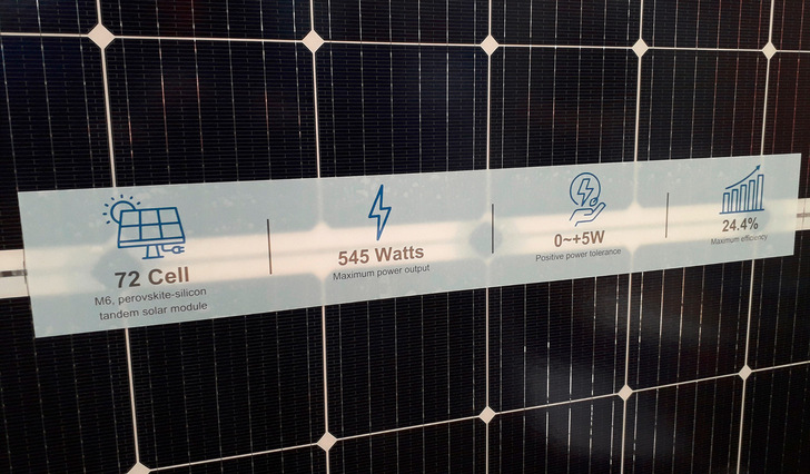 Oxford-PV stellte im vergangenen Jahr in München erstmals ein Serienmodul mit Silizium-Perowskit-Tandemzellen vor.