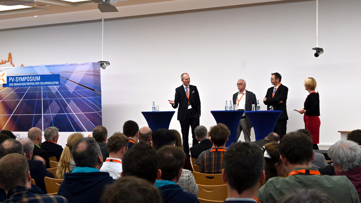 Rund 80 Referent:innen können ihre Entwicklungen und Forschungsergebnisse im Kloster Banz präsentieren. Zusätzlich werden auf Podiumsdiskussionen die aktuellen politischen Entwicklungen beleuchtet. - © Velka Botička