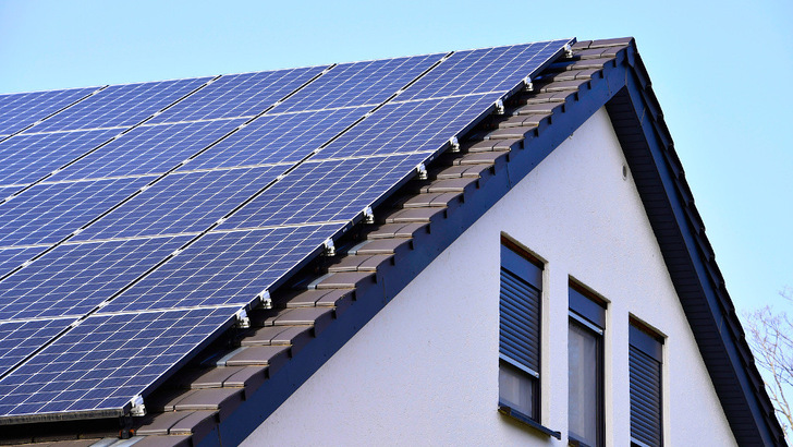 Der Eigenverbrauch ist von der Begrenzung der Einspeisung nicht betroffen. Damit lohnen sich Batteriespeicher um so mehr. - © Jörg Sutter/DGS