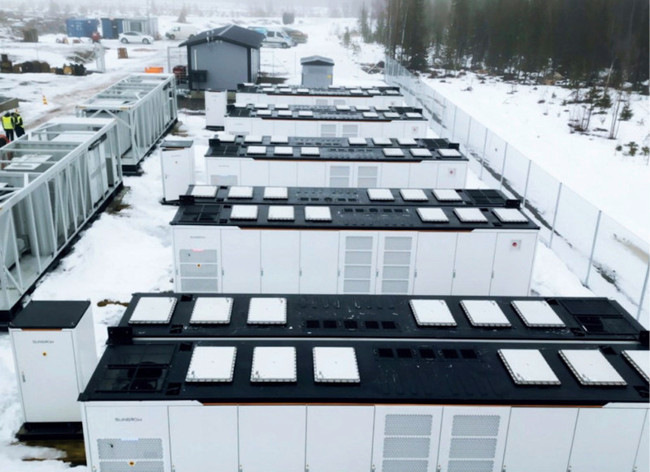 Der Speicher von Sungrow muss im Norden Finnlands extremen Witterungsbedingungen standhalten.