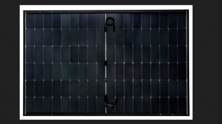 Produkt der Woche: Das neue bifaciale Modul von Heckert verfügt über einen Wirkungsgrad von 22,5 Prozent.