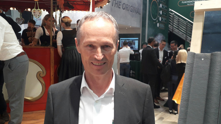 Ludwig Schletter hat die Firma SL Rack gegründet und führt ihre Geschäfte.