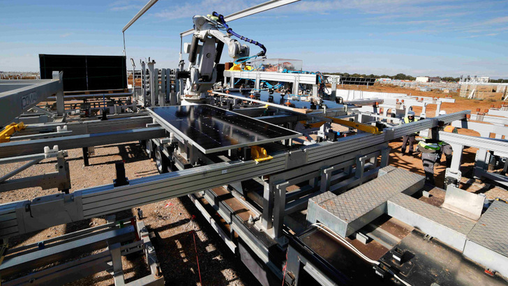 Im Oktober 2024 testete EDP erstmals einen Roboter zur Montage von Solarparks.