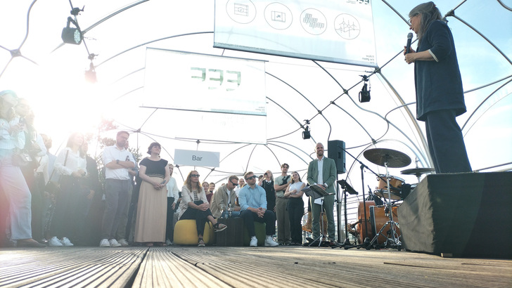 SPD-Politikerin Nina Scheer beim Eröffnungsfest der neuen Hamburger Repräsentanz des Unternehmens Erneuerbare Energien Fabrik