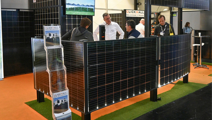 Die Kanäle sind zwar offen, werden aber nach der Montage von den Modulrahmen verdeckt. - © Velka Botička Die Kanäle sind zwar offen, werden aber nach der Montage von den Modulrahmen verdeckt.