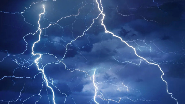 Blitzeinschläge in erneuerbare Energien gibt es vielfach.