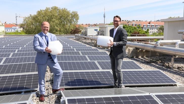 Viel Eigenverbrauch macht unabhängig von politischen Begehrlichkeiten. Doch wird auch für den eingespeisten Überschussstrom vom Dach der Eisfabrik in Wien in Zukunft ein Netzentgelt fällig – auch nachträglich?