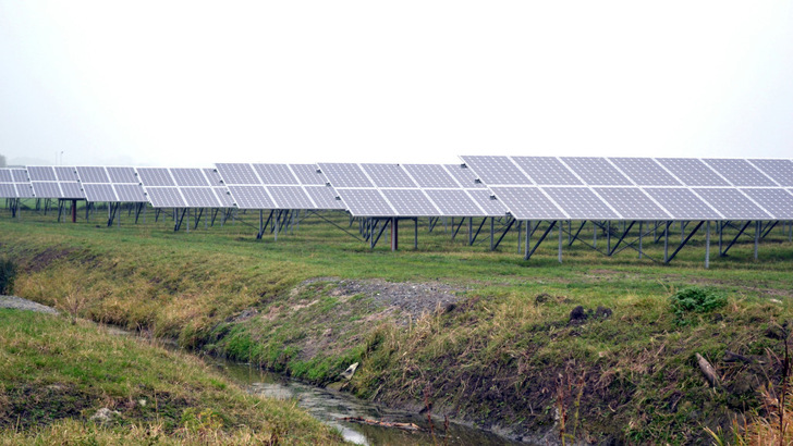 Im Webinar von photovoltaik und PVcase erfahren Sie, wie Sie auch komplexe Solarprojekte effizient planen und entwickeln können.