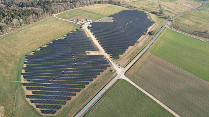 Der Solarpark Bruchweiler in Rheinland-Pfalz ging fristgerecht in Betrieb.