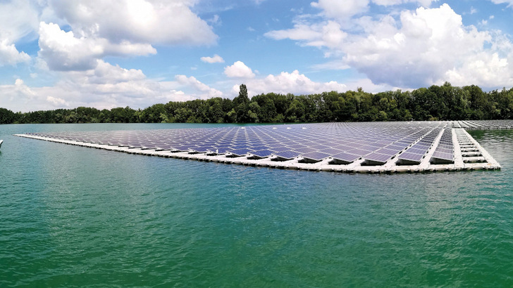 Es sind vor allem solche Anlagen auf bestehenden oder ehemaligen Industriegewässern, die die Floating PV zu einer nachhaltigen Lösung machen.