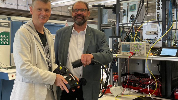 Eberhard Waffenschmidt und Ingo Stadler vom Cologne Institute for Renewable Energy der Fakultät für Informations-, Medien- und Elektrotechnik der TH Köln leiteten das Projekt GridMaximizer.