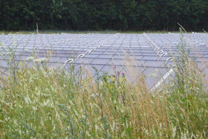 Solarthermie-Freilandanlagen müssen sich nicht verstecken. Rechtlich gesehen ist ihre Genehmigung problemlos möglich.
