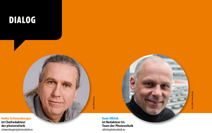 Vor orangefarbenem Hintergrund sind zwei Männer, Heiko Schwarzburger und Sven Ullrich, für einen Dialog zum Thema Photovoltaik zu sehen.