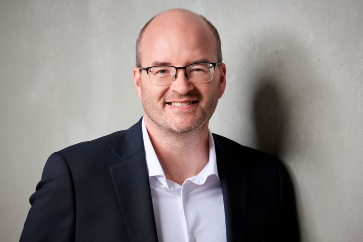 Ralph Genkel leitet das Ingenieurbüro Heimsch in Rastede. Er hat Betriebs- und Versorgungstechnik in Bremerhaven studiert und in der Fachplanung und im Energiecontracting gearbeitet. Außerdem hat er sich zum geprüften Gebäudeenergieberater weitergebildet. - © ibh Ralph Genkel leitet das Ingenieurbüro Heimsch in Rastede. Er hat Betriebs- und Versorgungstechnik in Bremerhaven studiert und in der Fachplanung und im Energiecontracting gearbeitet. Außerdem hat er sich zum geprüften Gebäudeenergieberater weitergebildet.