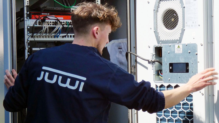 Batteriespeicher von derzeit 180 MW Leistung bei einer Kapazität von über 350 MWh sind in der Betriebsführung von Juwi. 