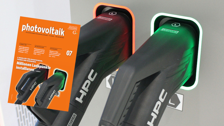 Das Heft widmet sich Ladetechnik und der Solarisierung von Parkflächen.