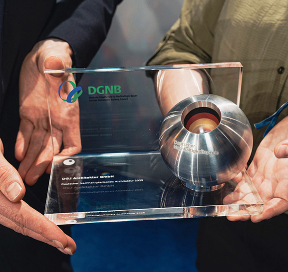 1  Welches der fünf Sanierungs- und Neubau­projekte gewinnt am 27. November wohl die Trophäe?