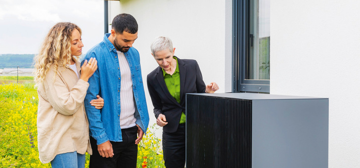 1  Immer häufiger heizen Außenluft-Wärmepumpen die Wohngebäude in Deutschland. Um auch in diesen Gebäuden korrekte Verbrauchsanlaysen durchführen zu können, benötigen Expertinnen und Experten witterungsbereinigte Werte. Die bisherigen allgemeinen Verfahren rechnen allerdings nicht korrekt.