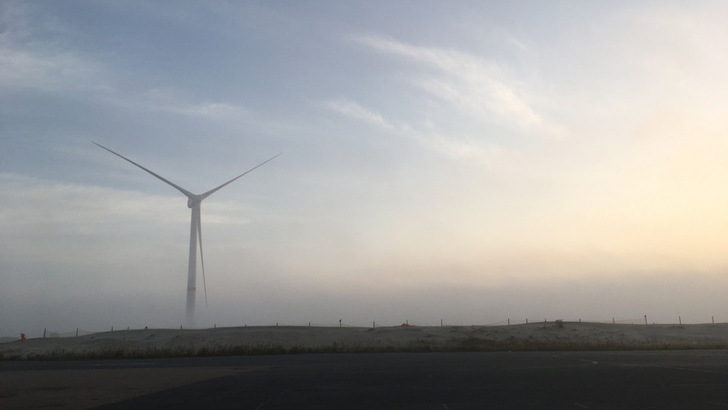 Das Fraunhofer IWES stellt Datensätze aus früheren Messkampagnen mit der 8-Megawatt-Forschungsanlage Adwen AD8 für die Entwicklung des KI-Diagnoseverfahrens zur Verfügung.