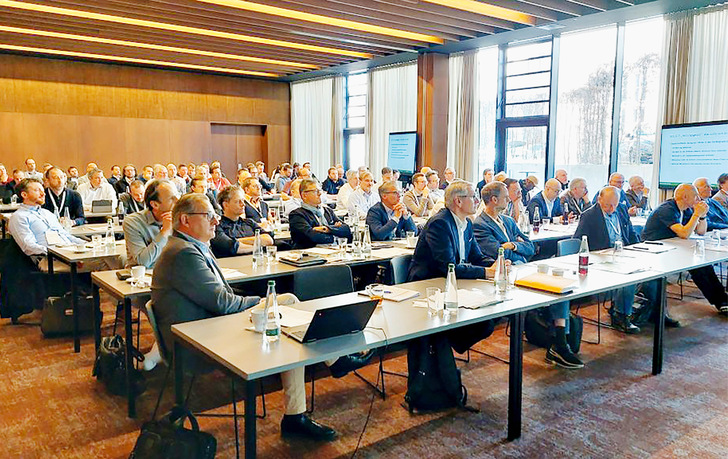 Aufmerksam folgten die Teilnehmerinnen und ­Teilnehmer den Präsentationen aus der Praxis.