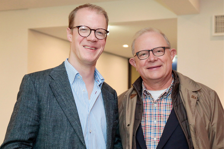 Generationenwechsel bei Gentner: Robert Reisch (links) tritt an die Stelle seines Vaters Erwin Fidelis Reisch und forciert im Verlag die digitale Transformation. - © Bild: Gentner Verlag Generationenwechsel bei Gentner: Robert Reisch (links) tritt an die Stelle seines Vaters Erwin Fidelis Reisch und forciert im Verlag die digitale Transformation.