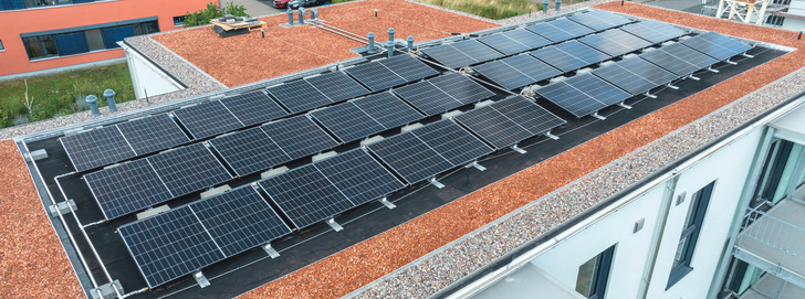 PVT-Kollektorfeld auf einem Mehrfamilienhaus-Neubau in Hameln