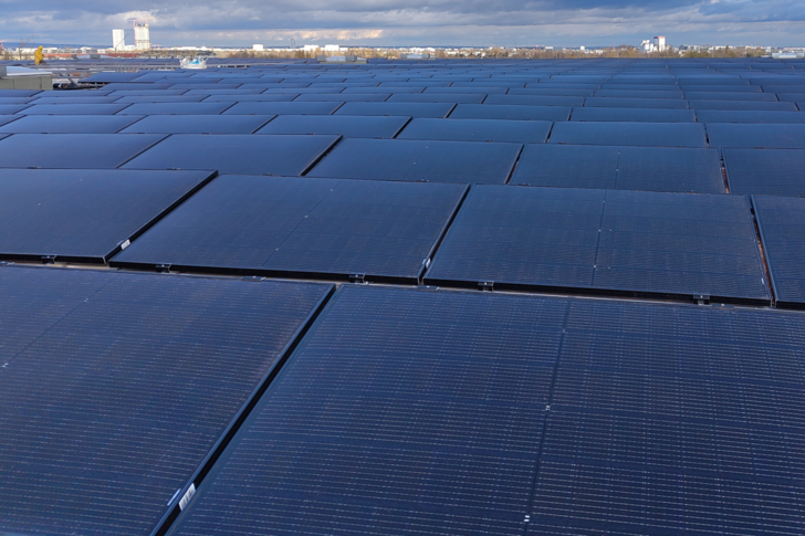 In den drei Trainingshallen der Sport Arena Wien können 20 verschiedene Sportarten ausgeübt werden. Angenehme Temperaturen liefert eine moderne Gebäudetechnik mit PVT.