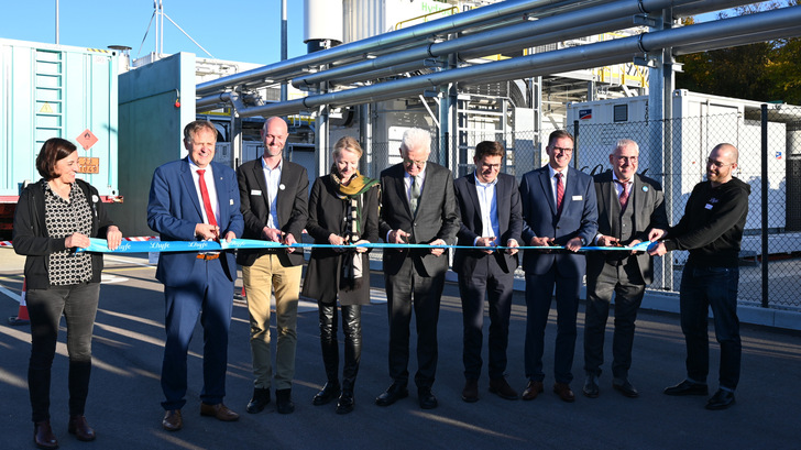 Eröffnung der Wasserstoffproduktionsanlage.  - © Lhyfe Eröffnung der Wasserstoffproduktionsanlage.