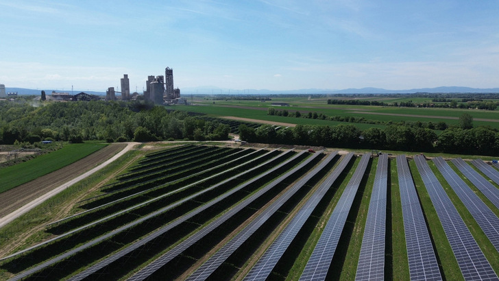 Fast 20 Gigawattstunden Solartrom liefert die Anlage jedes Jahr für die Zementherstellung in Mannersdorf.