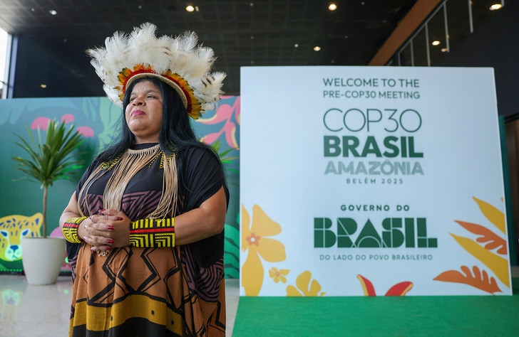 Nächstes Gastgeberland des Weltklimagipfels Cop30 im November: Die Ministerin für indigene Völker, Sônia Guajajara, nimmt an den Arbeiten der Vor-Cop30 teil. - © Foto: Fotográfo/Agência Brasil Nächstes Gastgeberland des Weltklimagipfels Cop30 im November: Die Ministerin für indigene Völker, Sônia Guajajara, nimmt an den Arbeiten der Vor-Cop30 teil.
