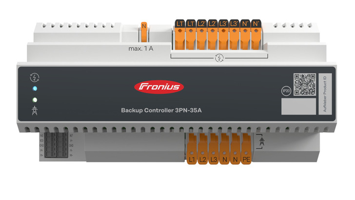 Fronius Backup Controller 3PN-35A Gerät mit beschrifteten Klemmen und Kontrollleuchten auf weißem Hintergrund. - © Fronius