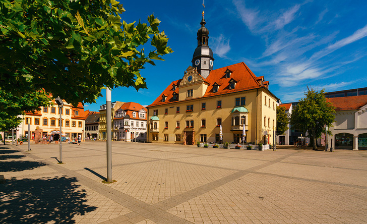 Historisches Rathaus der Stadt Borna am Bornaer Markt , Landkreis Leipzig, Sachsen, Deutschland - © Foto: dina - stock.adobe.com Historisches Rathaus der Stadt Borna am Bornaer Markt , Landkreis Leipzig, Sachsen, Deutschland