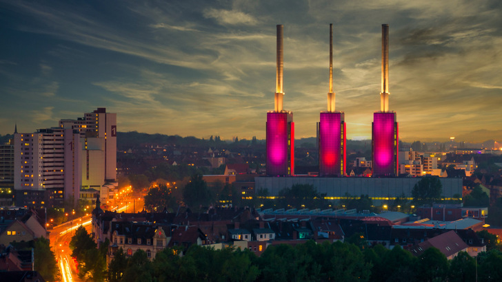 Niedersachsen-Landeshauptstadt Hannover mit Enercity-Heizkraftwerk. Der hier ansässige Energieversorger Enercity zählt zu einem der großen kommunalen Akteure der Energiewende.   - © nihil84 - stock.adobe.com Niedersachsen-Landeshauptstadt Hannover mit Enercity-Heizkraftwerk. Der hier ansässige Energieversorger Enercity zählt zu einem der großen kommunalen Akteure der Energiewende.