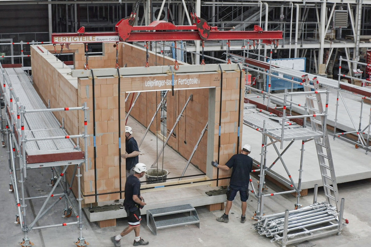 Leipfinger-Bader ist in die Serienproduktion von Ziegelmodulen eingestiegen.