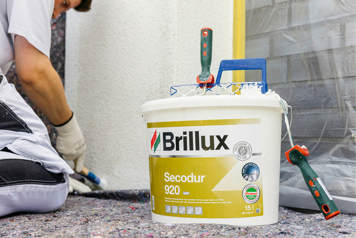 Secodur ist in vielen Farbtönen erhältlich, entspricht der höchsten Farbtonbeständigkeitsklasse (A1), ist wasserabweisend sowie hoch wasserdampfdiffusionsfähig.