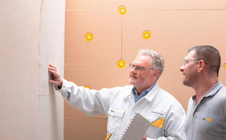 Der zementfreie Kleber Sto Levell ist nach Herstellerangaben für dünnschichtige Armierungsschichten geeignet.