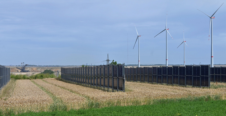 Die vertikale Aufständerung hat sich in der Agri-PV schon etabliert.