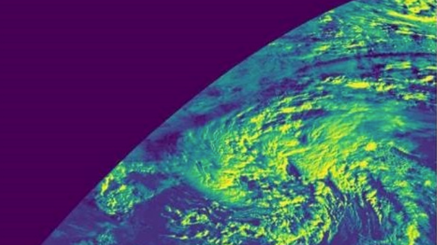 Satellitenaufnahmen über Europa zum Sonnenaufgang.