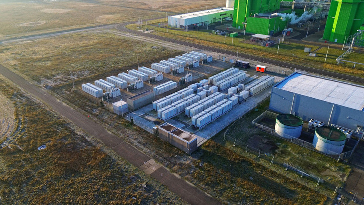 Return Energy hat sich auf den Bau und Betrieb von Großspeichern und deren Vernetzung mit Netzbetreibern und Energieversorgern spezialisiert.