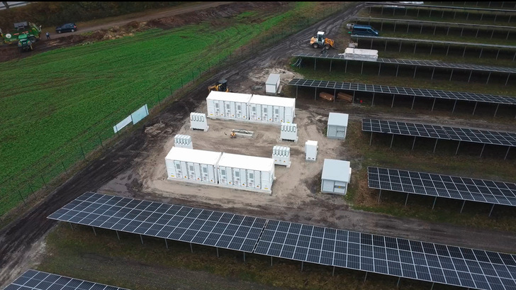 Große Freiflächen-PV mit Speicher rentiert sich, wenn man es richtig anfängt.
