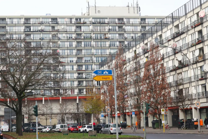 Das Pallasseum-Wohnkomplex in Berlin-Schöneberg ist im Vergleich zum Collosseum in Rom zwar wirklich sehr jung, aber trotzdem schon ein Denkmal.
