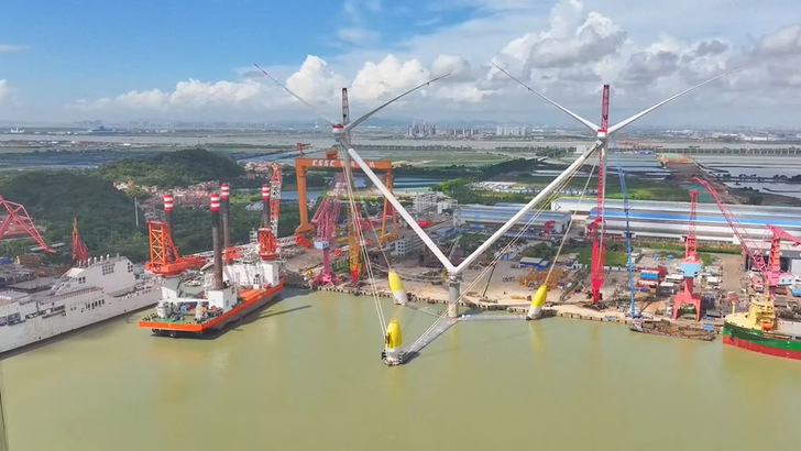 Offshore-Windenergieturbinen-Prototyp des chinesischen Windturbinenherstellers Mingyang. Auf eine Regulierung von 2023 gestützt, prüft die Europäische Kommission mögliche Wettbewerbsverzerrungen durch mehrere Windenergieanlagen herstellende Unternehmen aus dem asiatischen Land im Wettbewerb im Gebiet der Europäischen Union. Jetzt vertieft sie das Verfahren gegen das Unternehmen Goldwind.